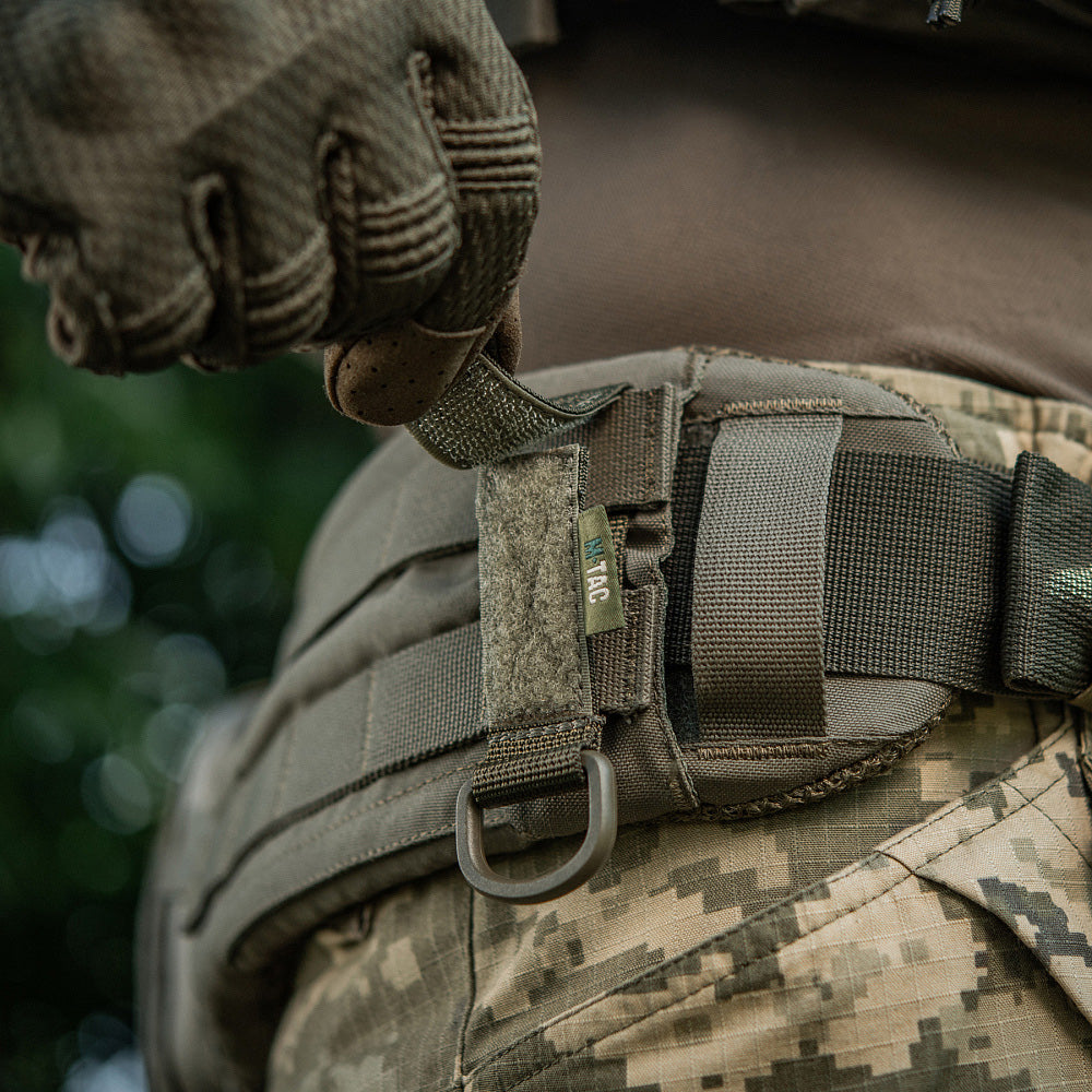Fastening with D-ring