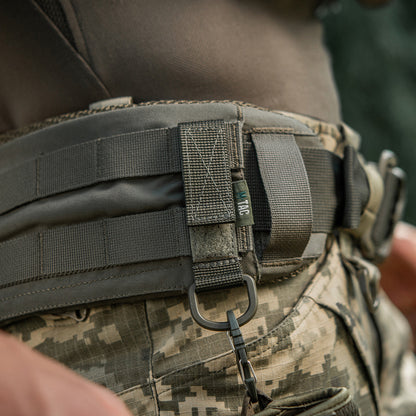 Fastening with D-ring
